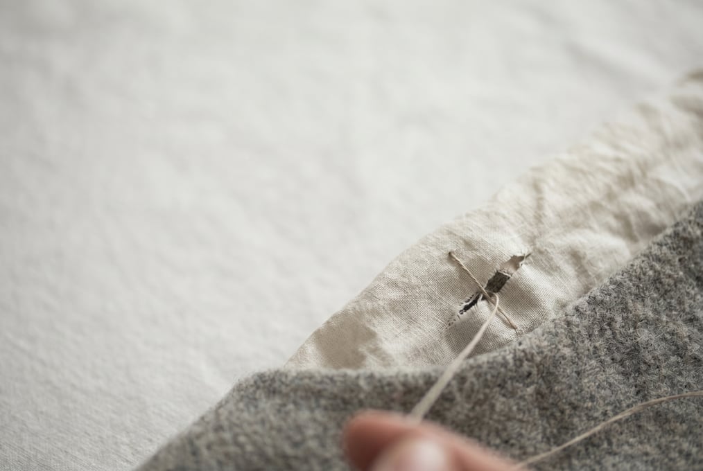 Ein Paar im Gespräch während einer Paartherapie-Sitzung